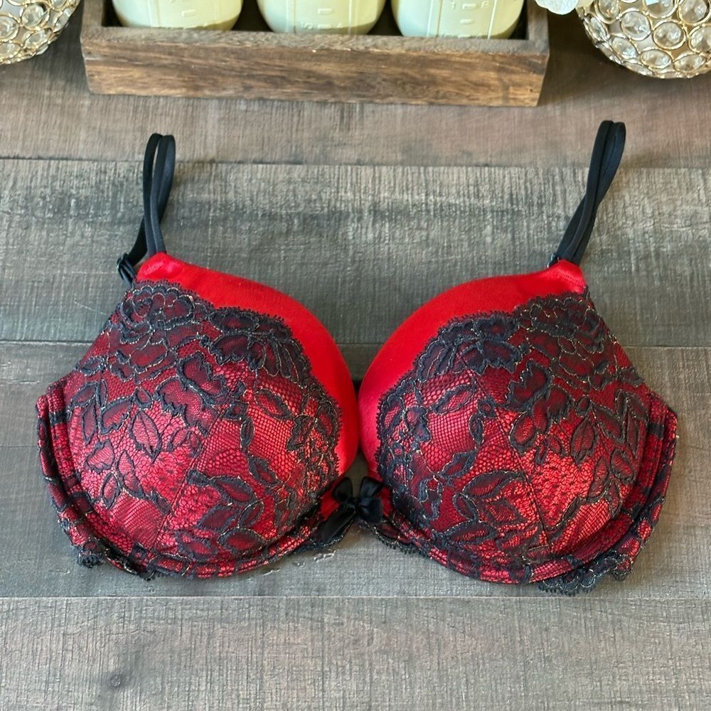 Victoria’s Secret Very Sexy Plunge Bra 26D